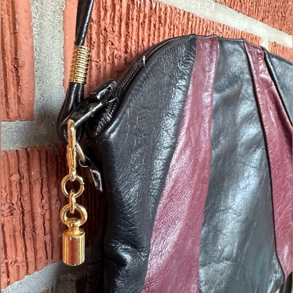 Vintage Italian leather purse - Picture 3 of 9